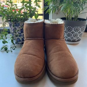 UGG mini Chestnut brown size 9